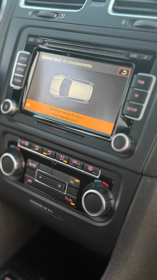 Volkswagen Golf 2.0 TDi Confortline 8