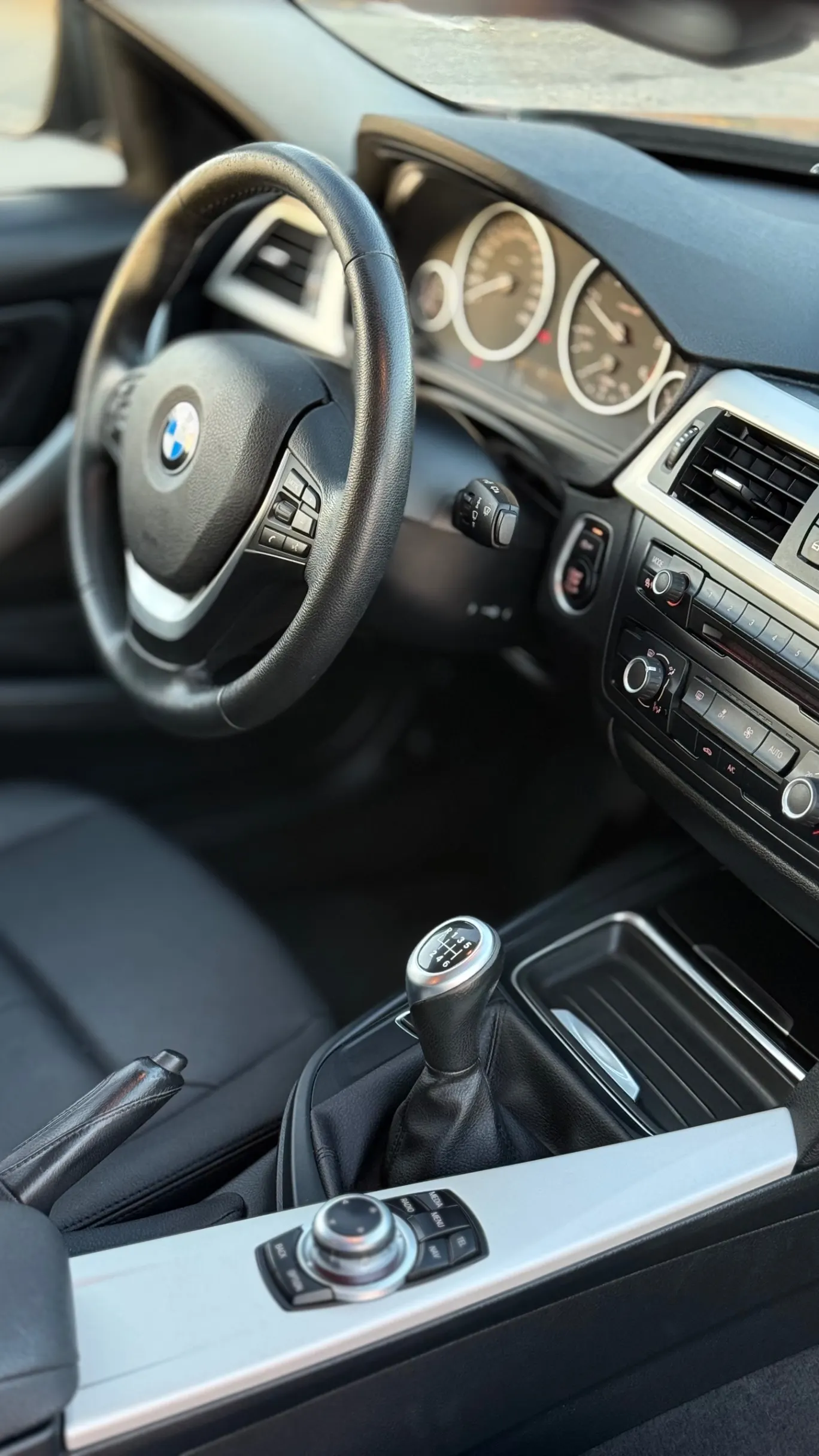 BMW 318 d Touring Line Modern 12