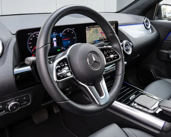 Mercedes-Benz EQA 250 8