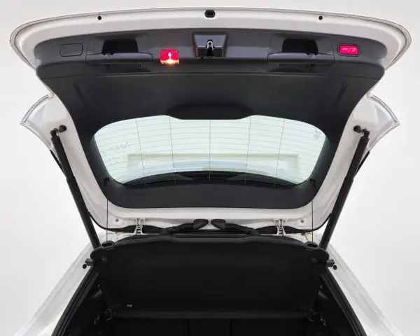Mercedes-Benz EQA 250+ 17