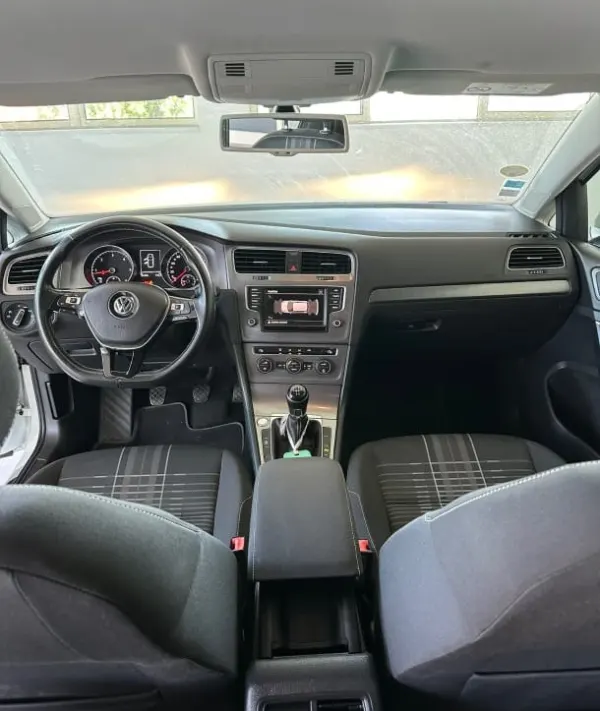 Volkswagen Golf 1.6 TDi BlueMotion Confortline 11