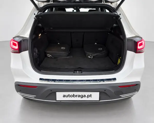 Mercedes-Benz EQA 250+ 13