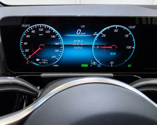 Mercedes-Benz EQA 250+ 19