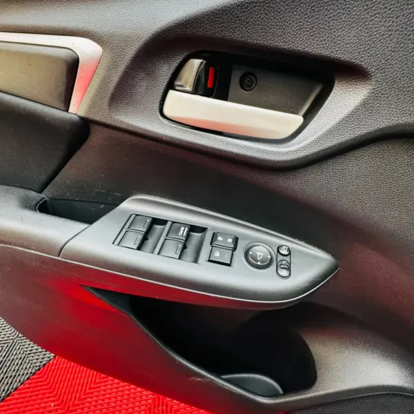 Honda Jazz 1.3 I-VTEC Comfort +Connect. Navi CVT 12