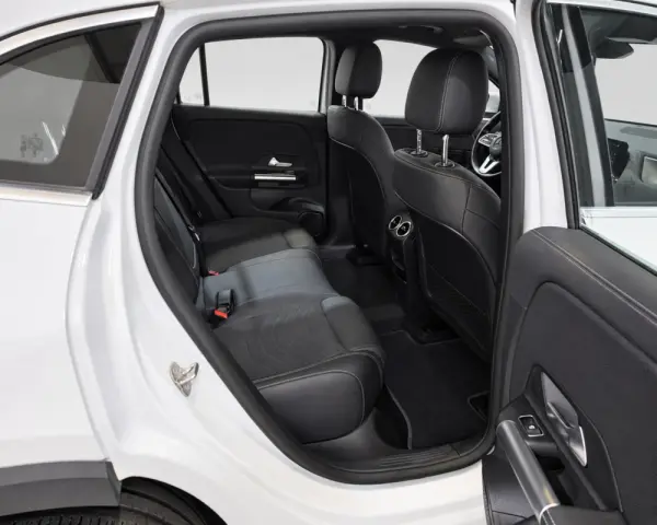 Mercedes-Benz EQA 250+ 14