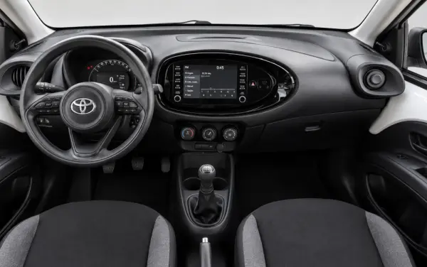 Toyota Aygo X 1.0 Play 6