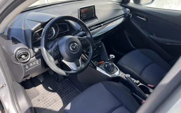 Mazda 2 Outro 6