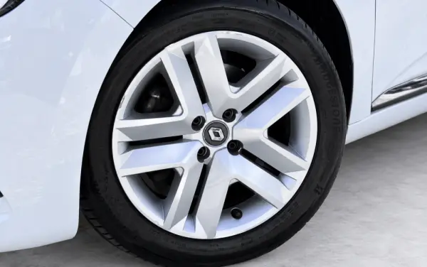 Renault Clio 1.6 E-Tech Initiale Paris 6