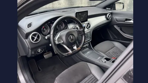 Mercedes-Benz CLA 220 4