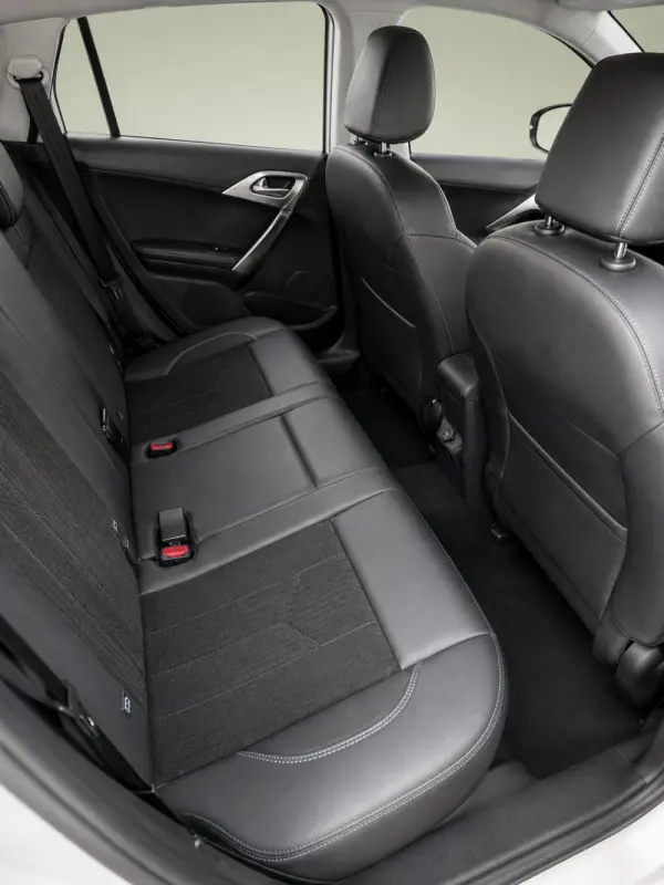 Peugeot 2008 Outro 5
