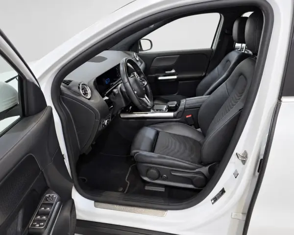 Mercedes-Benz EQA 250+ 8
