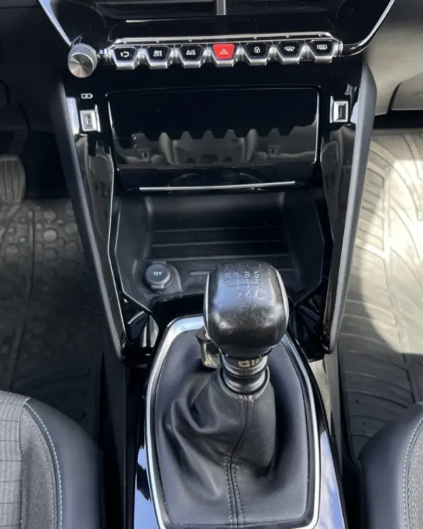 Peugeot 2008 1.2 PureTech Style 13