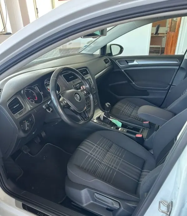 Volkswagen Golf 1.6 TDi BlueMotion Confortline 10