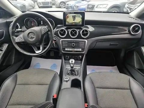 Mercedes-Benz CLA 180 Outro 5
