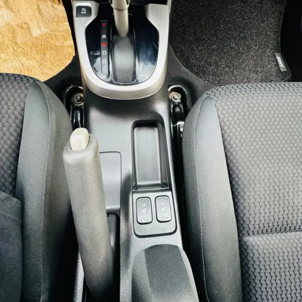 Honda Jazz 1.3 I-VTEC Comfort +Connect. Navi CVT 11