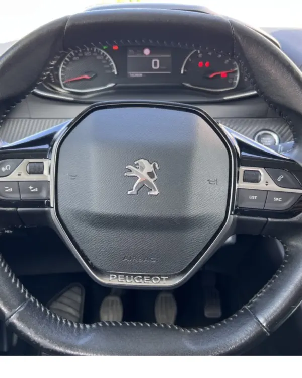 Peugeot 2008 1.2 PureTech Style 9