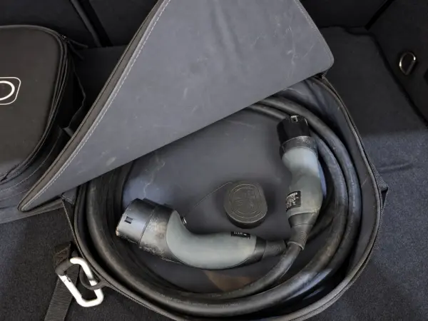 Mercedes-Benz EQA 250+ 16