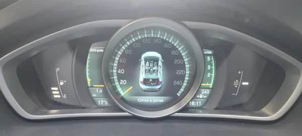 Volvo V40 1.6 D2 R-Design Momentum 10