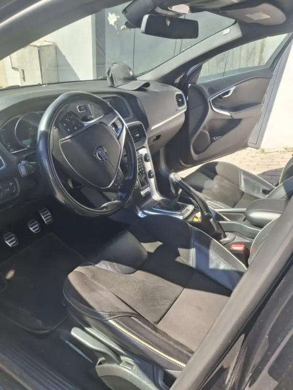 Volvo V40 1.6 D2 R-Design Momentum 3