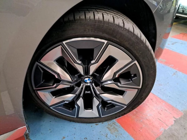 BMW i7 xDrive60 2