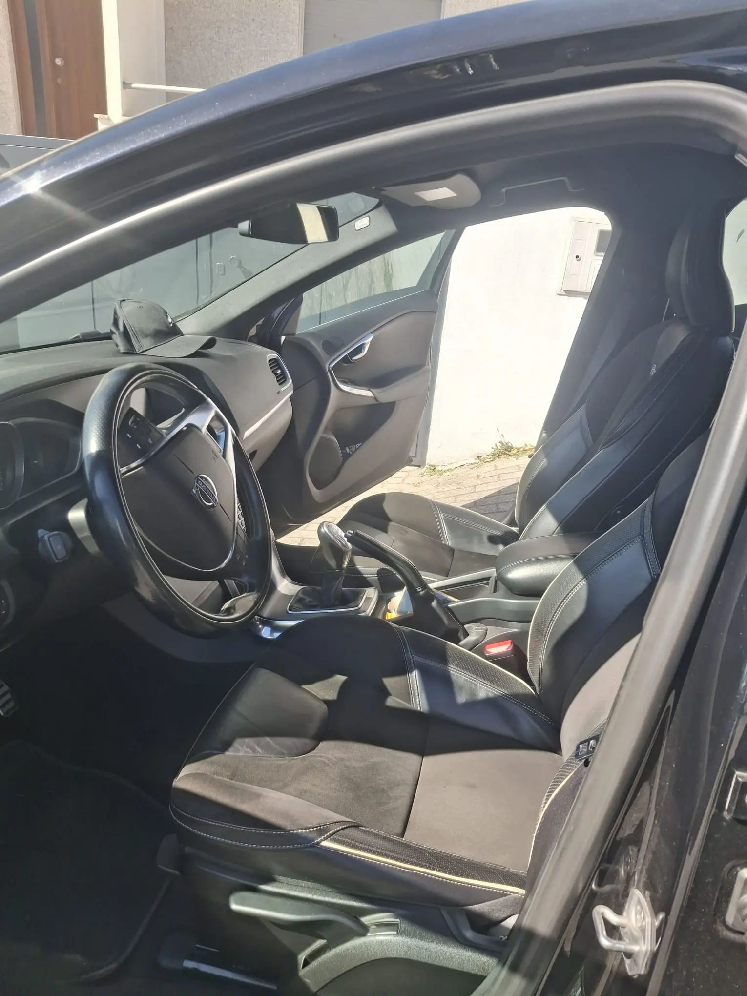 Volvo V40 1.6 D2 R-Design Momentum 4