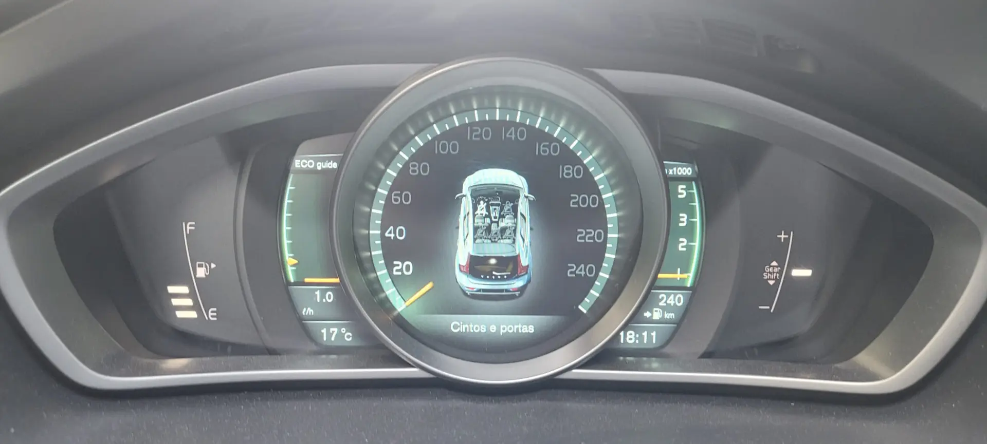 Volvo V40 1.6 D2 R-Design Momentum 14