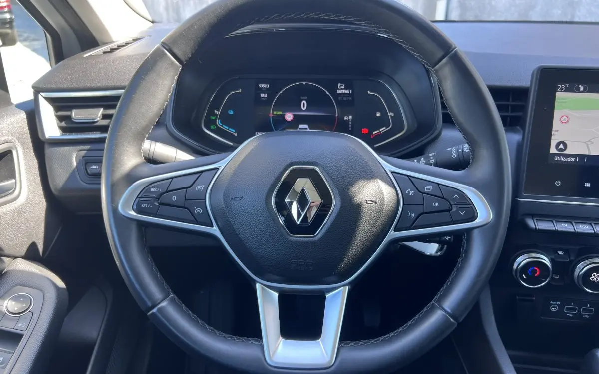 Renault Clio 1.6 E-Tech Initiale Paris 8