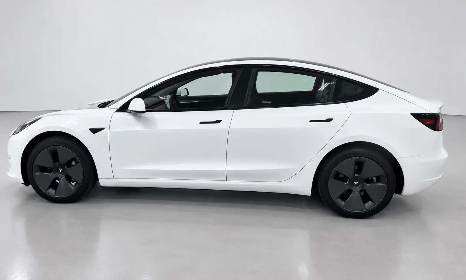 Tesla Model 3 Standard Range Plus RWD 3