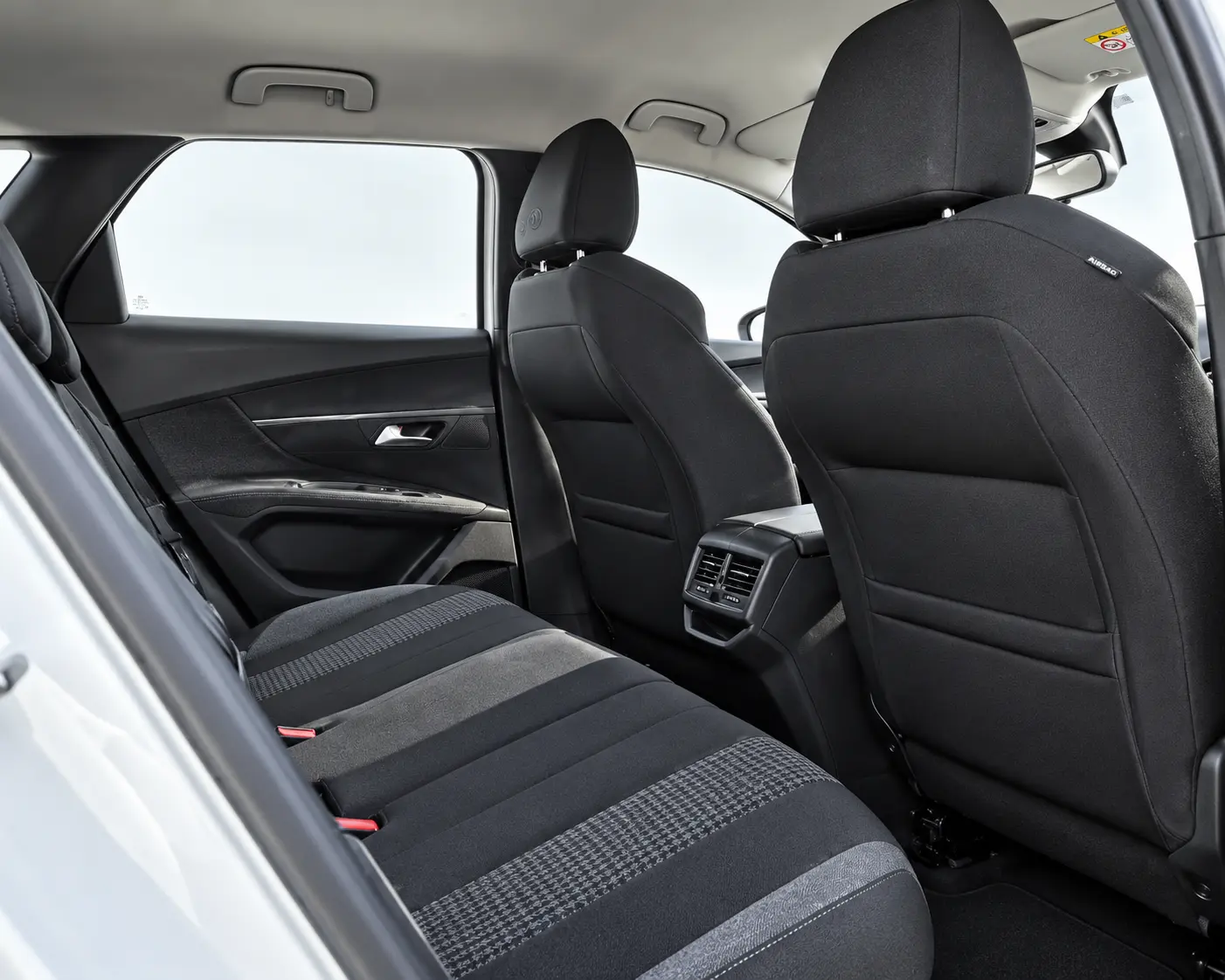 Peugeot 3008 1.5 HDi 130 cv · 2021 4