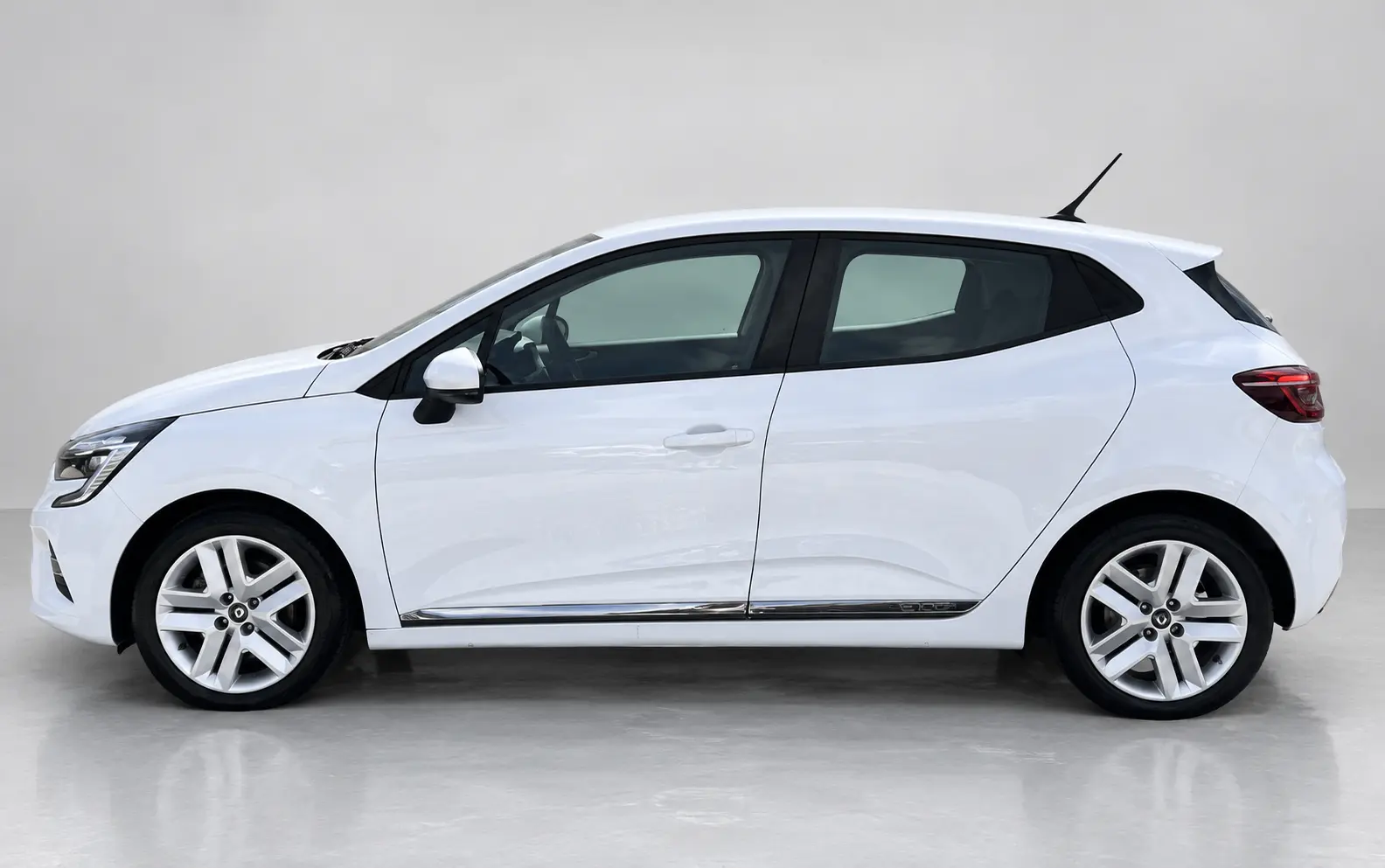 Renault Clio 1.6 E-Tech Initiale Paris 2