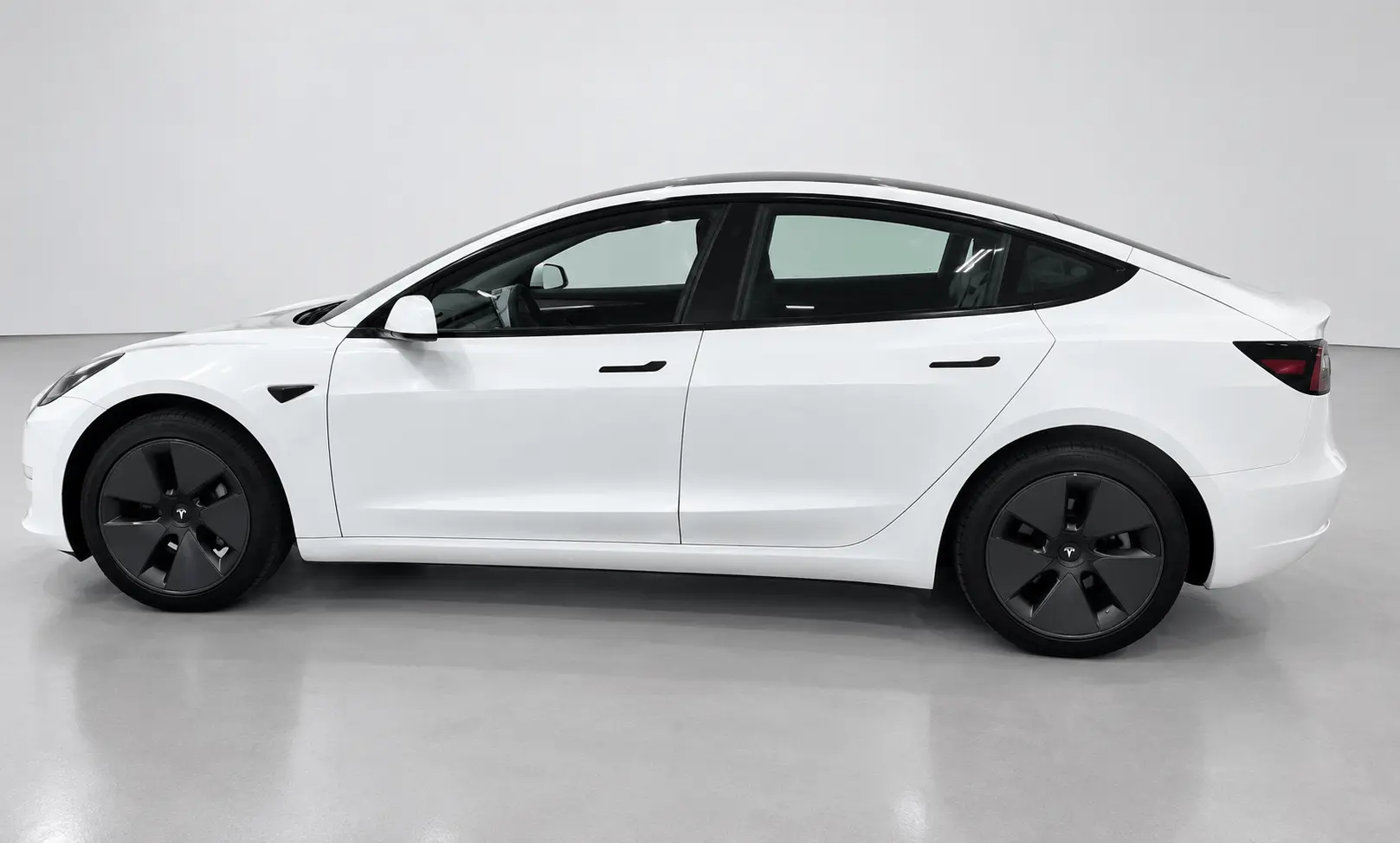 Tesla Model Y Standard RWD 3