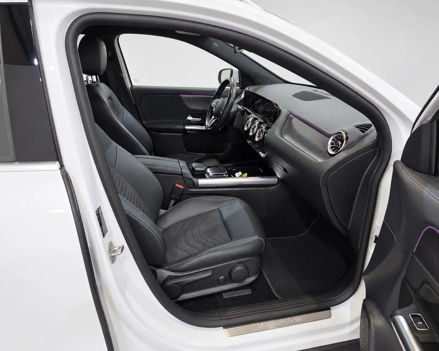 Mercedes-Benz EQA 250+ 11