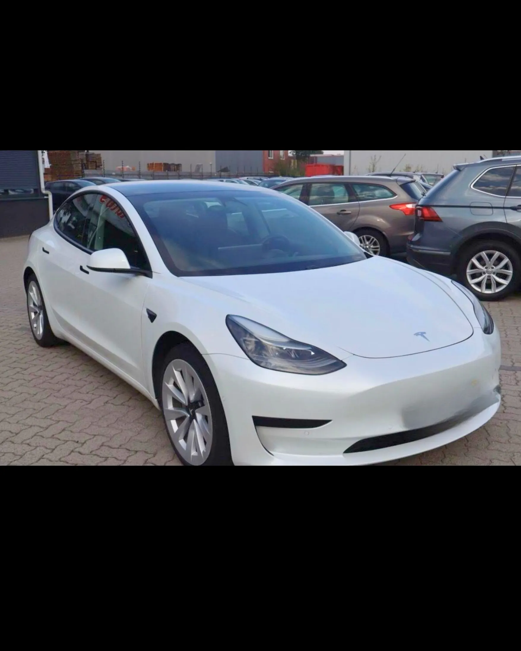 Tesla Model 3 Outro 3