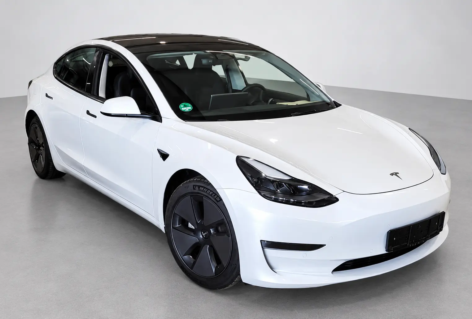 Tesla Model 3 Standard Range Plus RWD 2