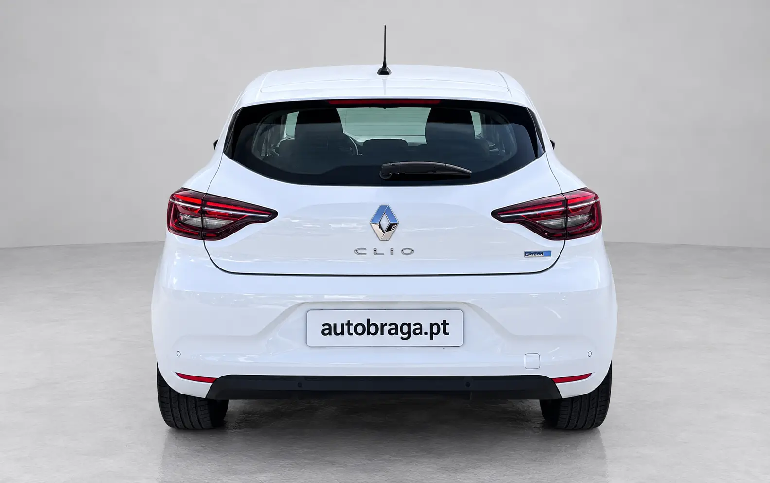 Renault Clio 1.6 E-Tech Initiale Paris 4