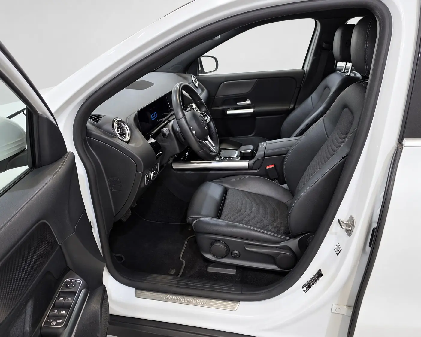 Mercedes-Benz EQA 250+ 8