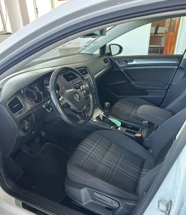 Volkswagen Golf 1.6 TDi BlueMotion Confortline 10