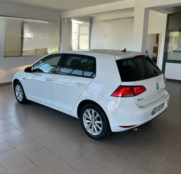 Volkswagen Golf 1.6 TDi BlueMotion Confortline 6