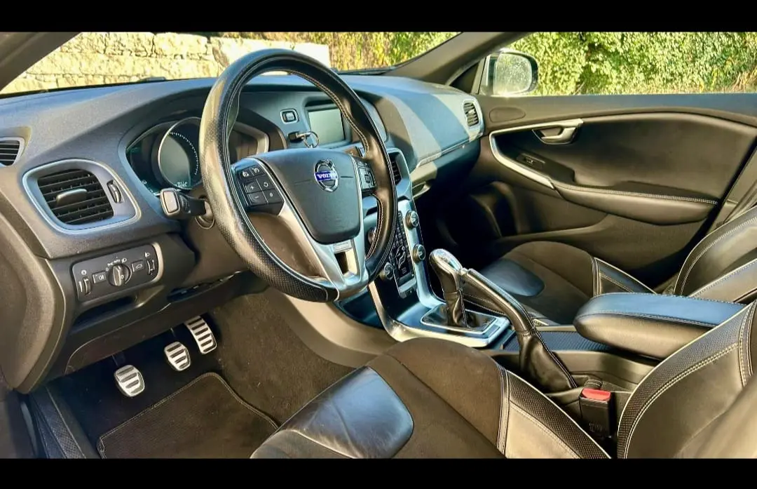 Volvo V40 1.6 D2 R-Design Momentum 9