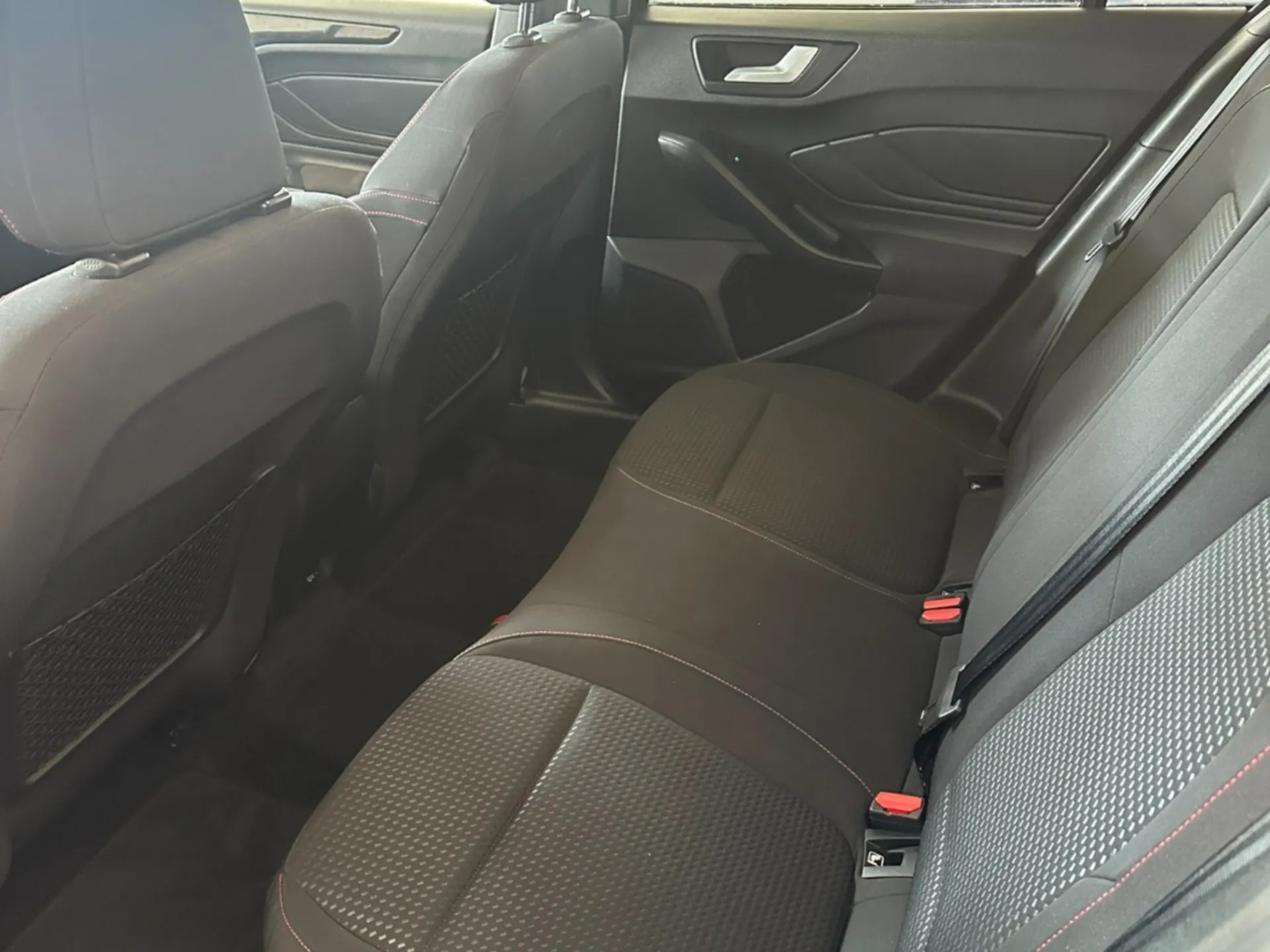 Ford Focus 1.5 TDCi EcoBlue ST-Line Aut. 10