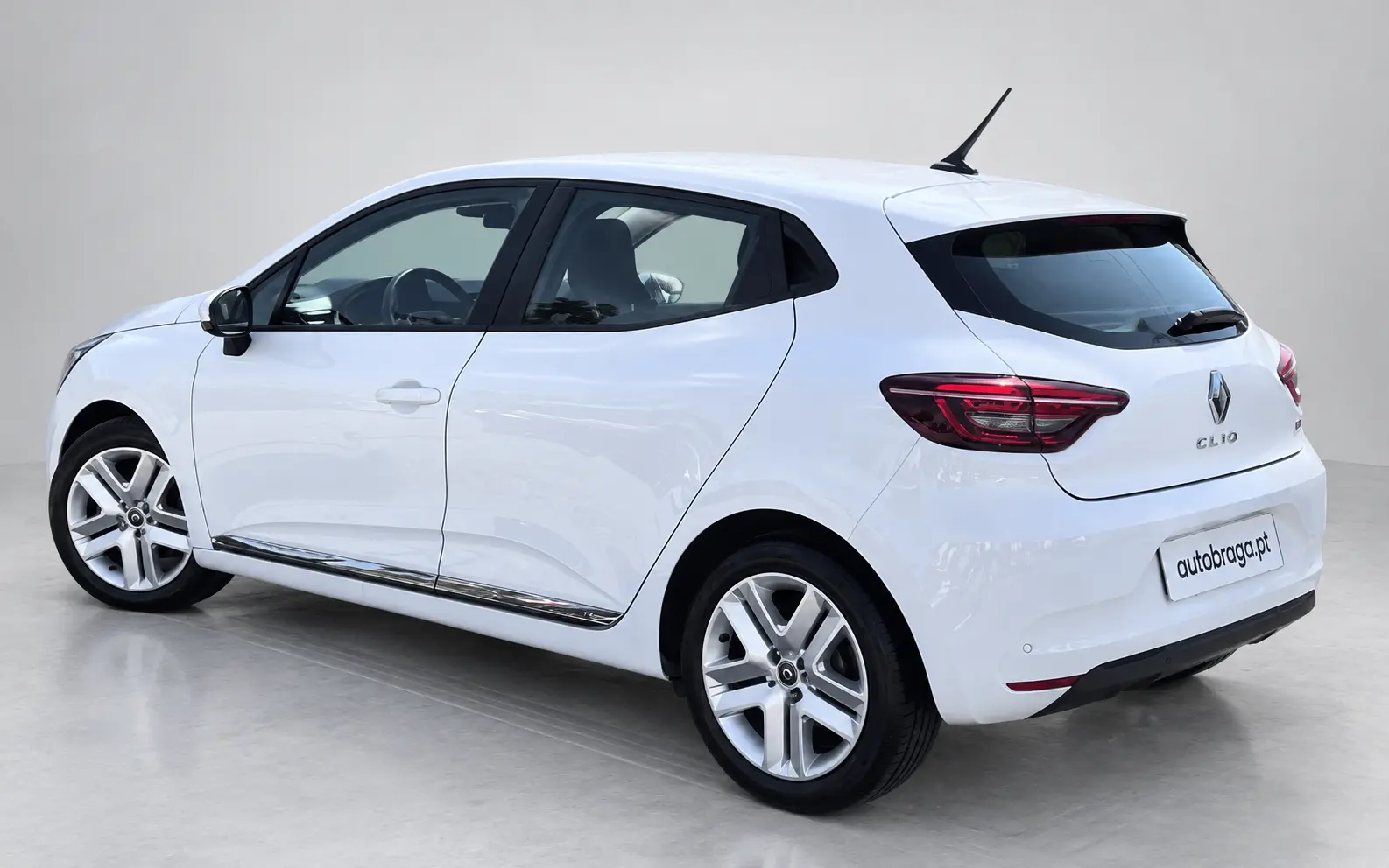 Renault Clio 1.6 E-Tech Initiale Paris 3