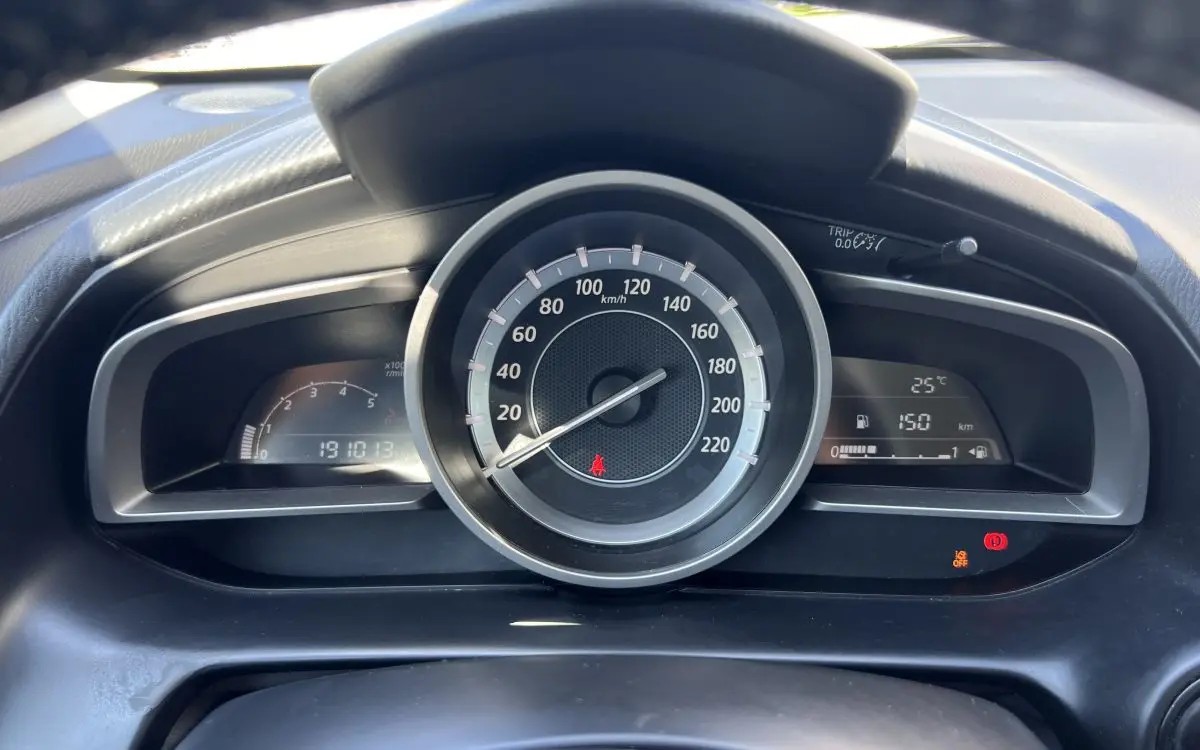 Mazda 2 Outro 8