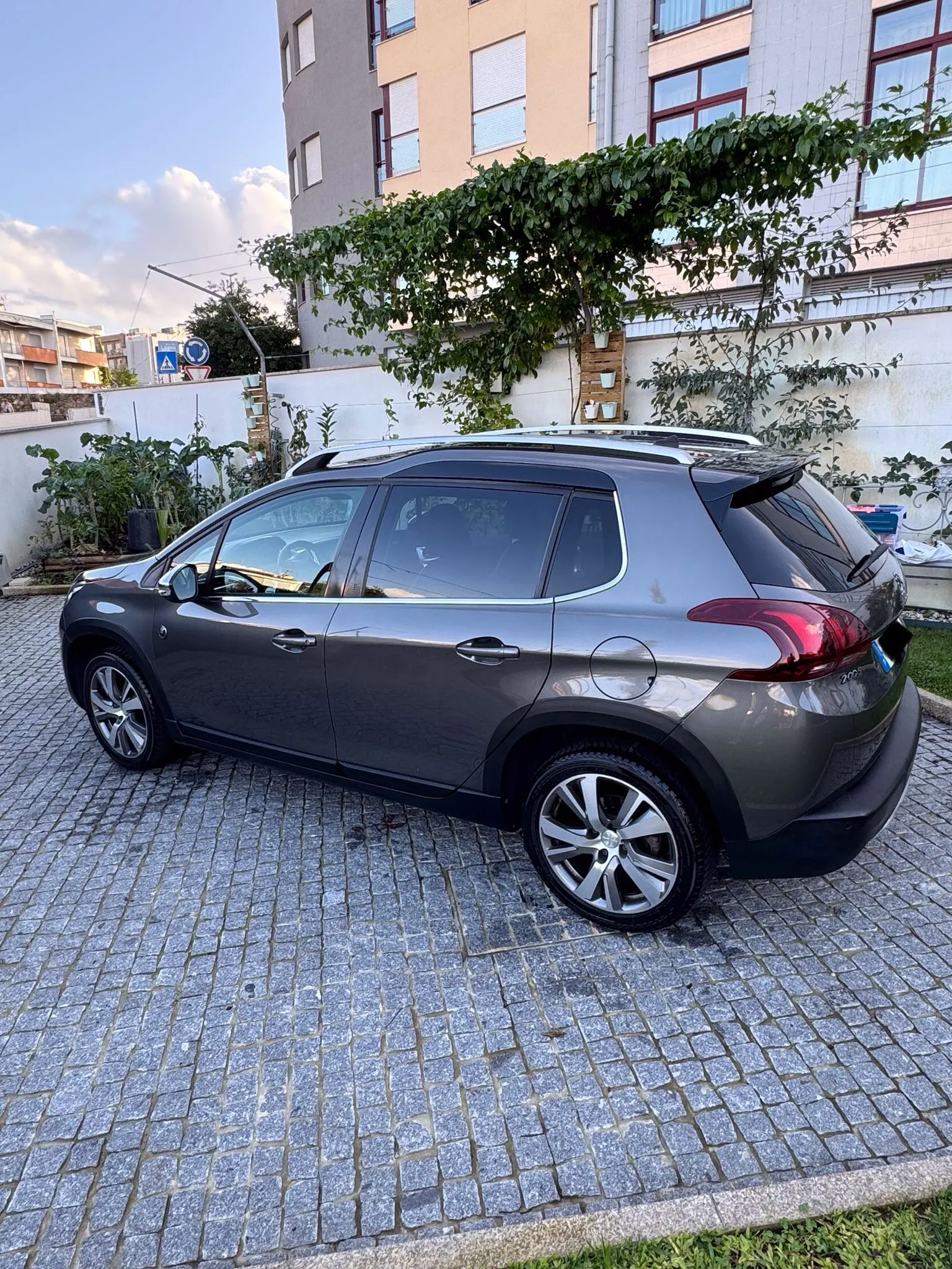 Peugeot 2008 4