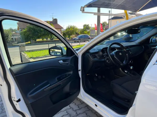 Alfa Romeo Giulietta 1.6 JTDm Distinctive (105cv) 3