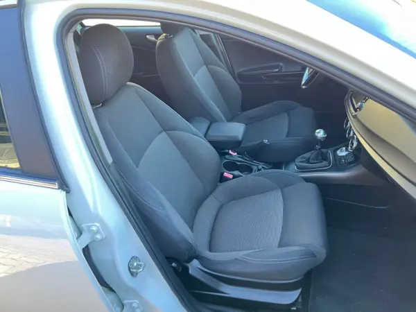 Alfa Romeo Giulietta 1.6 JTDm Distinctive (105cv) 12