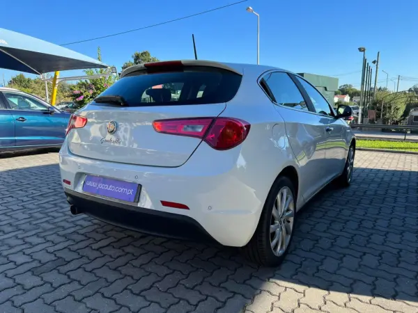 Alfa Romeo Giulietta 1.6 JTDm Distinctive (105cv) 14