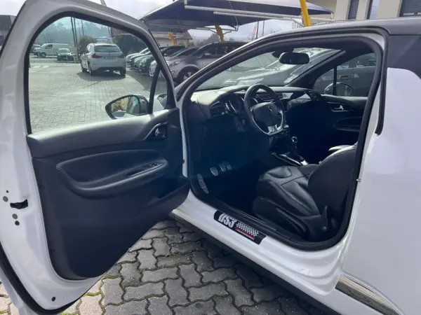 Citroën DS3 1.6 e-HDi Airdream Sport Chic 5