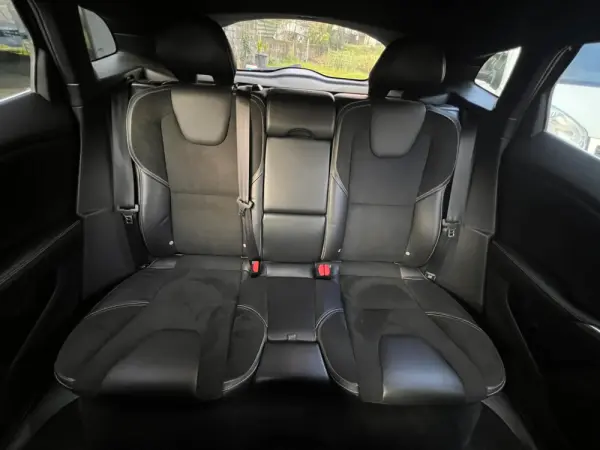 Volvo V40 2.0 D4 R-Design 9