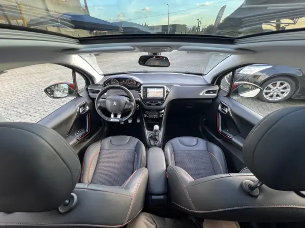 Peugeot 208 1.6 BlueHDI Roland Garros 8
