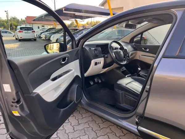 Renault Captur 0.9 TCE Initiale Paris 5